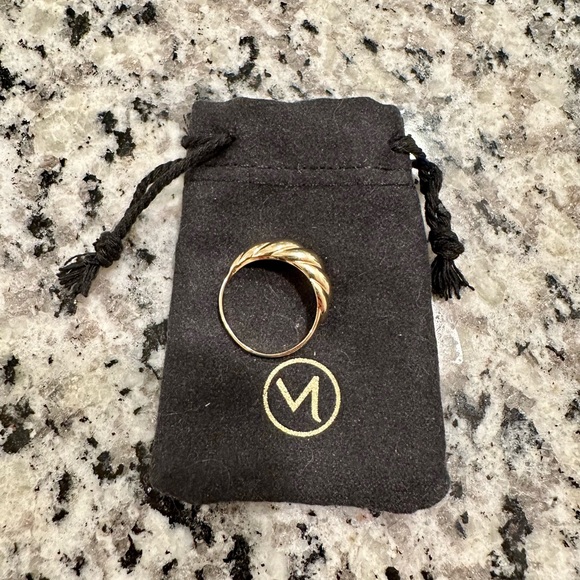 Mejuri 14k gold Croissant Dome Ring - Picture 3 of 8